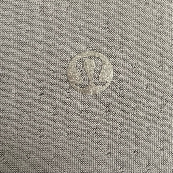 Lululemon Cropped Racerback Tank Gray Approximately Size 4* See Measurements - Picture 4 of 6